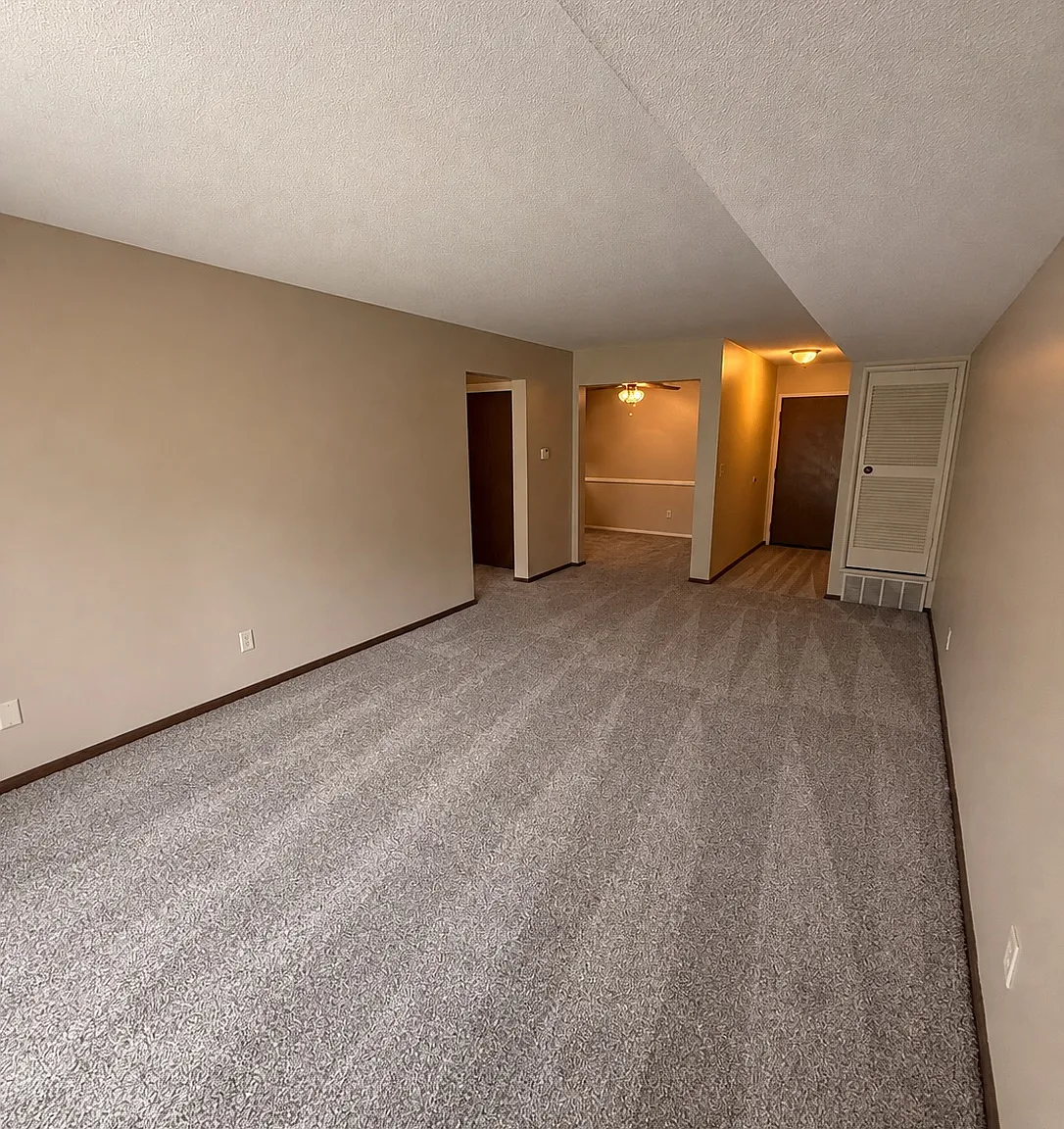 1 bed, 856 sqft, $949 — Photo 1