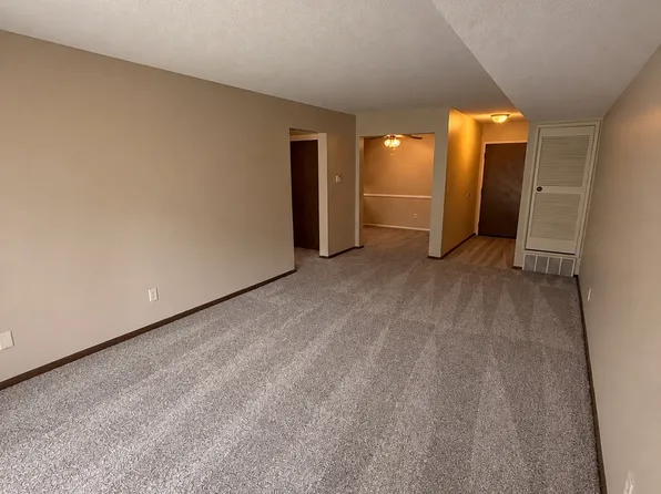 2610 S 70th St #30, Lincoln, NE 68506