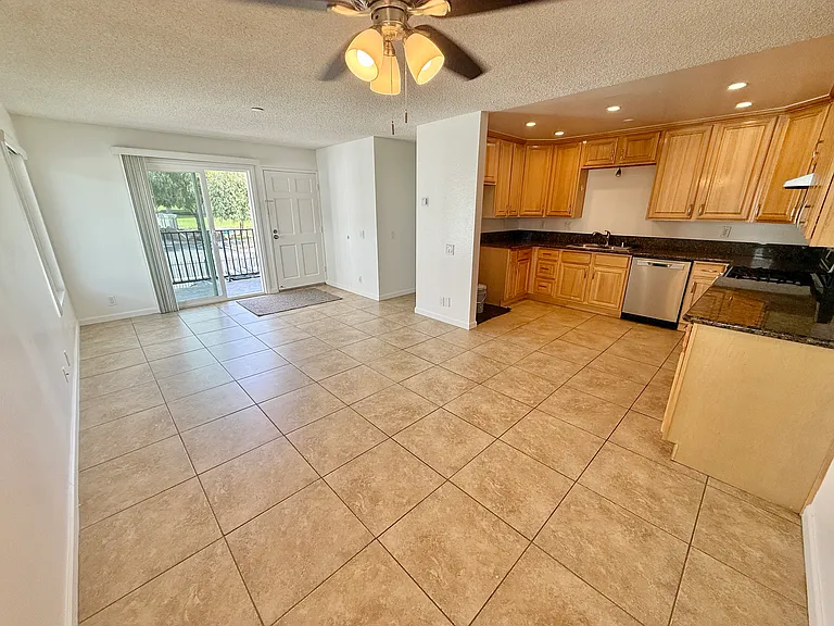 2725 Calle Del Comercio #B — Photo 16