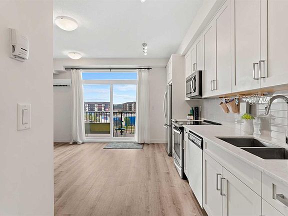 2nd image of 20 E Walgrove Walk SE #408