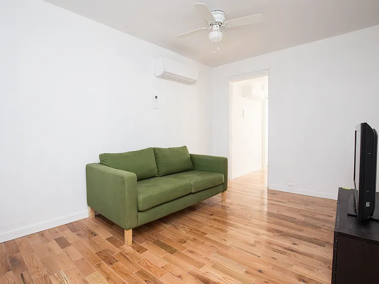 2731 Brown St #2F — Photo 4