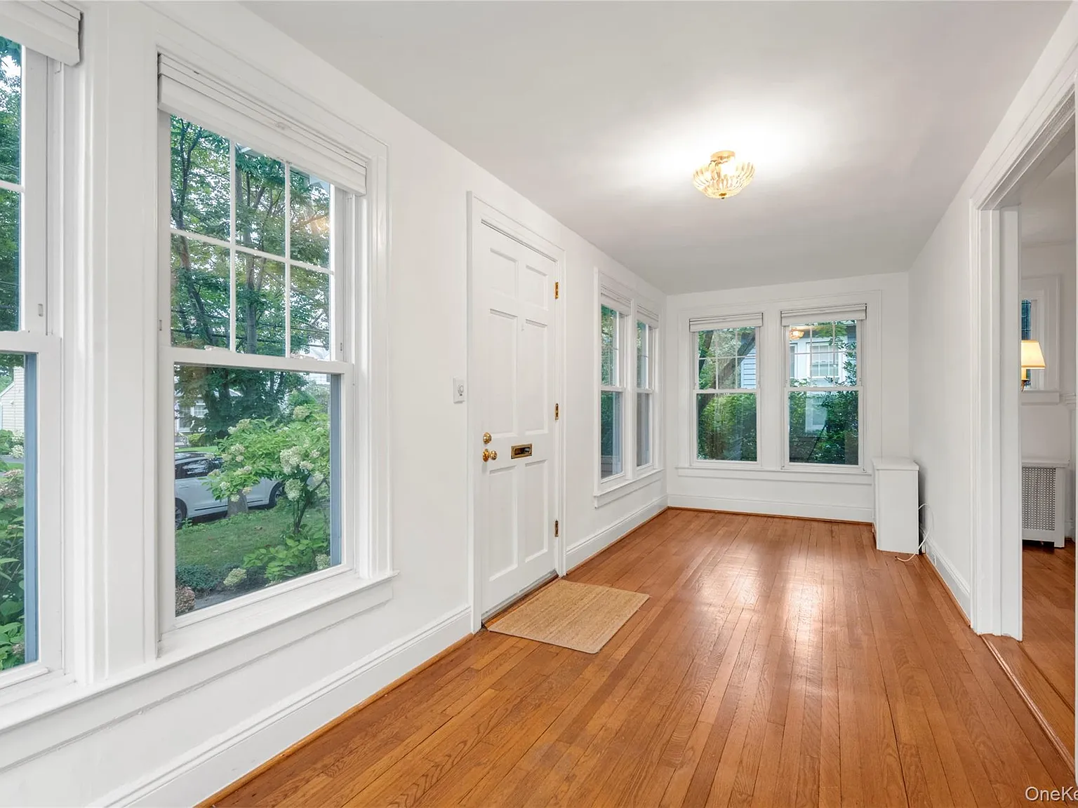 3 bed, 1.5 bath, 1540 sqft, $7,500 — Photo 2