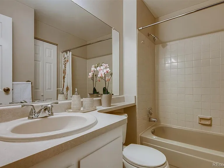18064 E Ohio Ave #203 — Photo 11