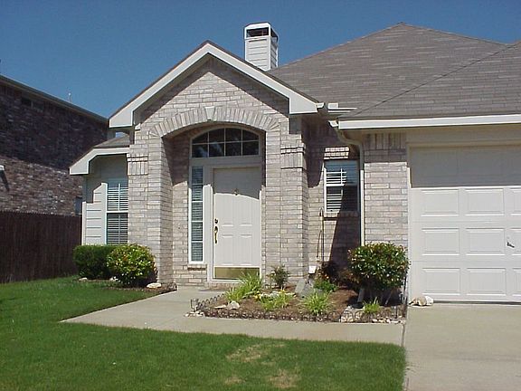 2nd image of 2212 Wisteria Way