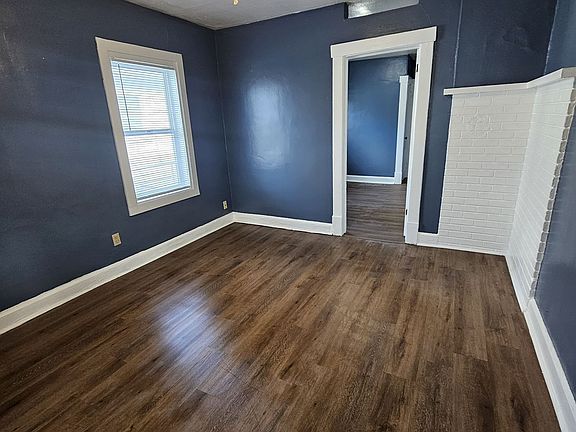 4th image of 1921 Houston St
