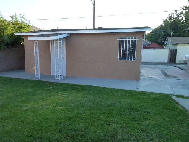 Driveway on the side