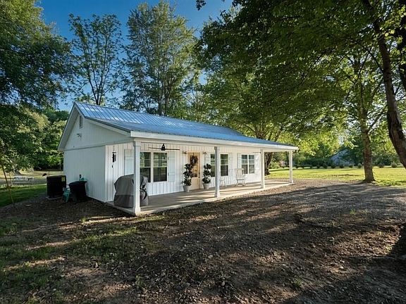 3rd image of 15825 Liberty Rd