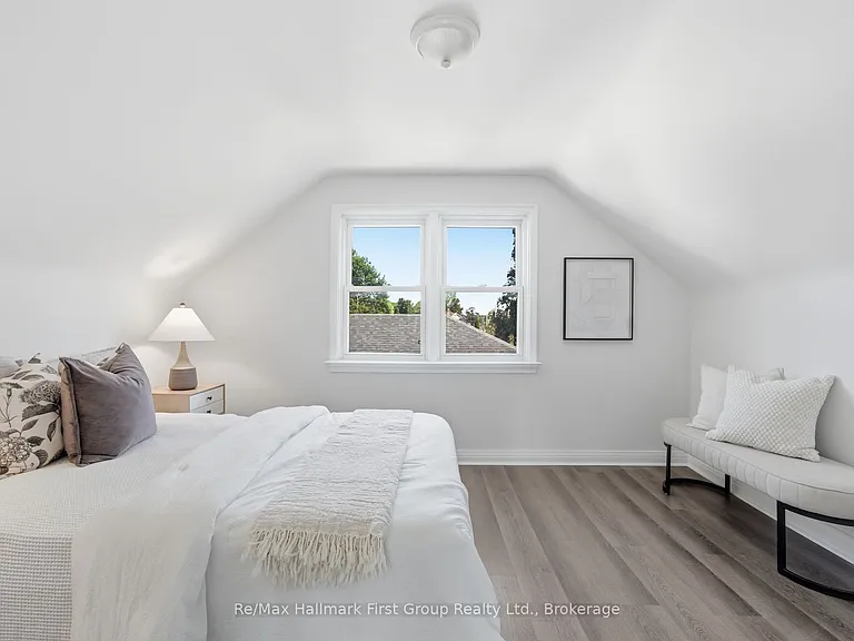 573 Sinclair St — Photo 18