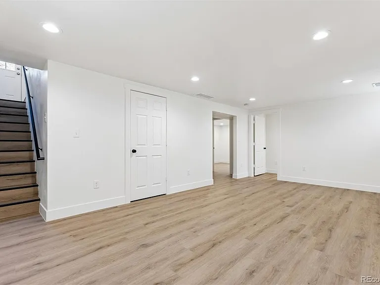 363 S Ivy St — Photo 13
