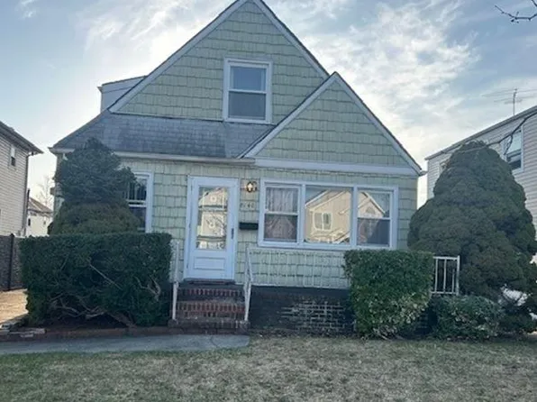 81-40 267th Street, Floral Park, NY 11004