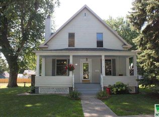 131 3rd Ave NE, Sioux Center, IA 51250