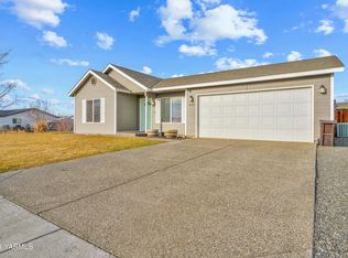 6405 Crestfields Rd, Yakima, WA 98903