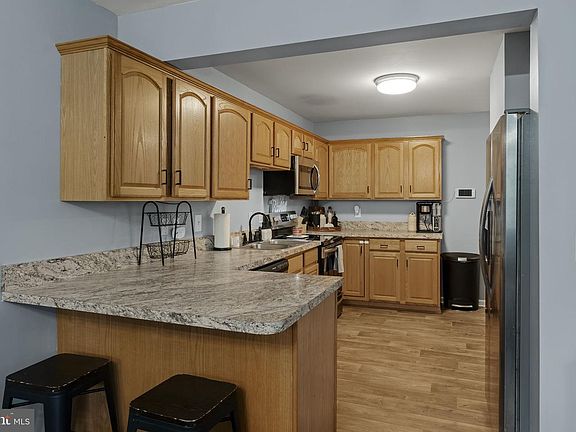4th image of 325 Deerfield Dr