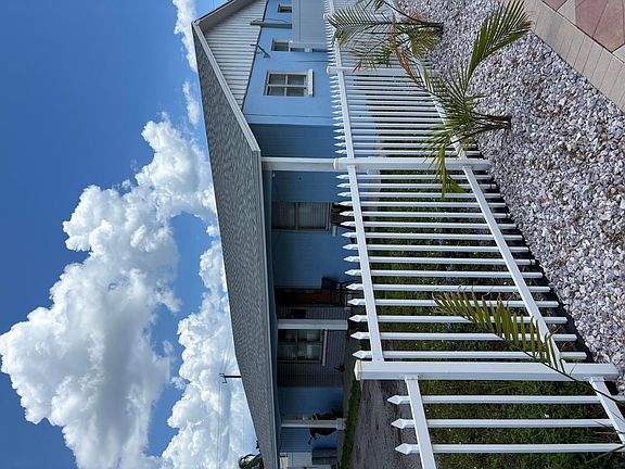 4th image of 3308 Lake Avenue