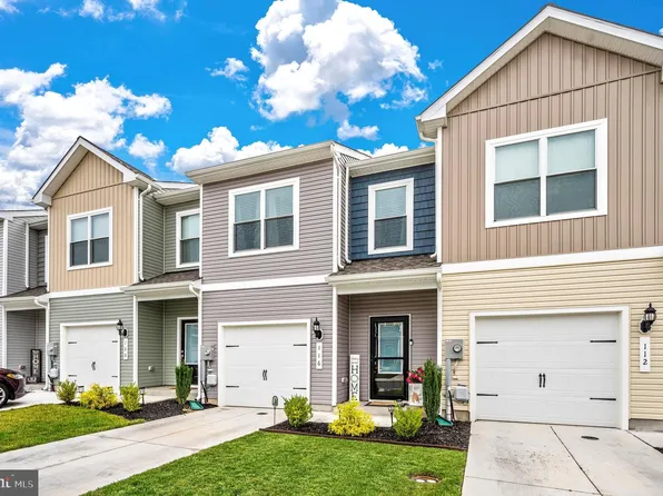 116 Paddington St, Falling Waters, WV 25419