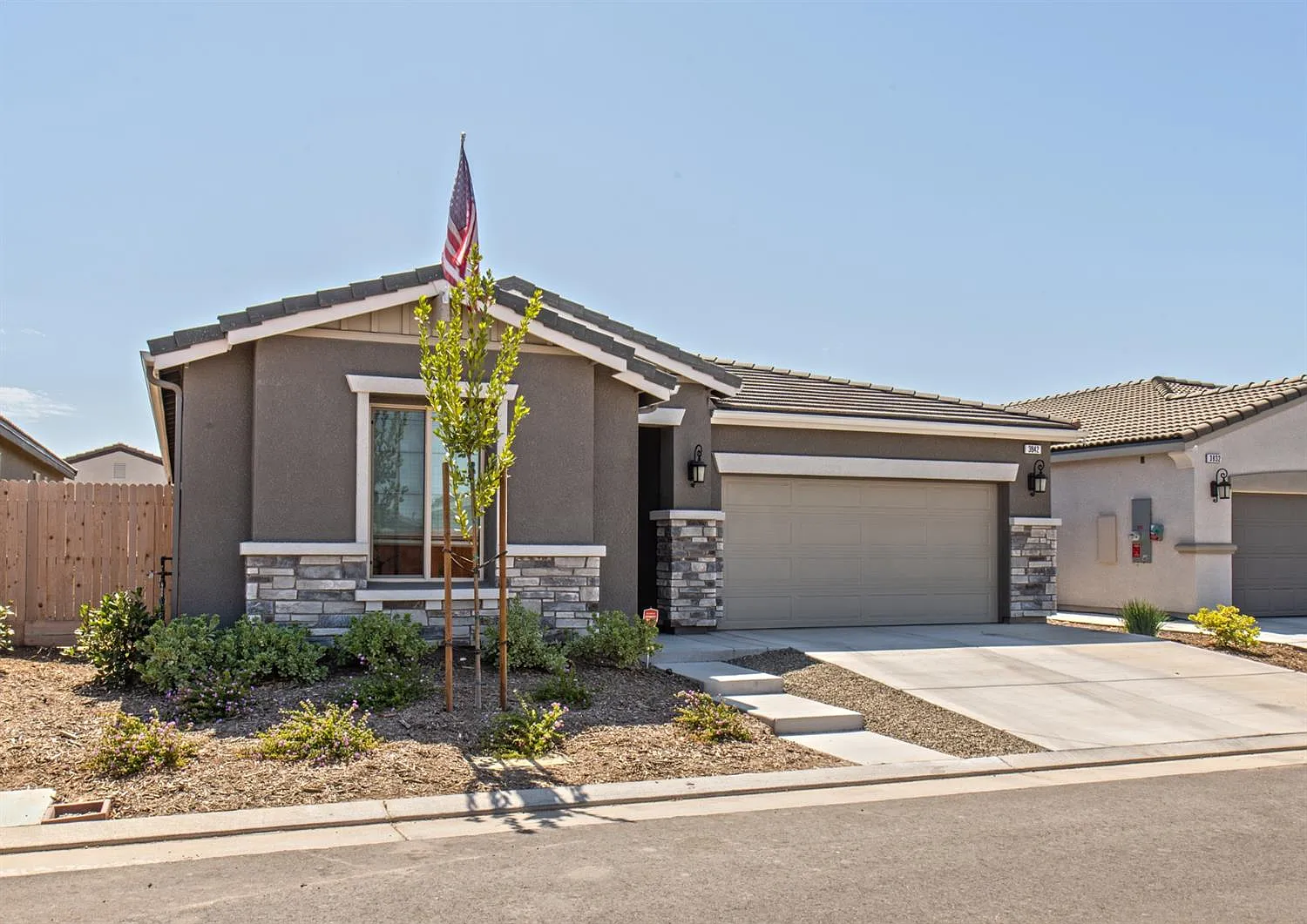 3842 Hannah Ln photo 1