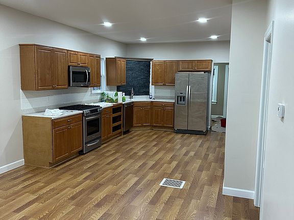 2nd image of 610 Lincoln Ave