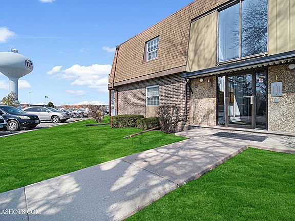 4th image of 7S065 Suffield Ct APT 202F