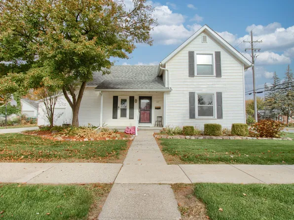 107 E McKay St, Saline, MI 48176