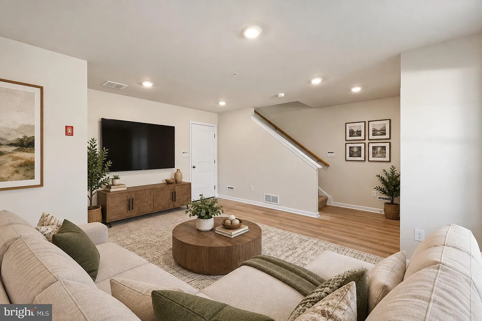 3 bed, 2.5 bath, $2,900 — Photo 2