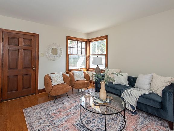 4th image of 7052 Winona Ave