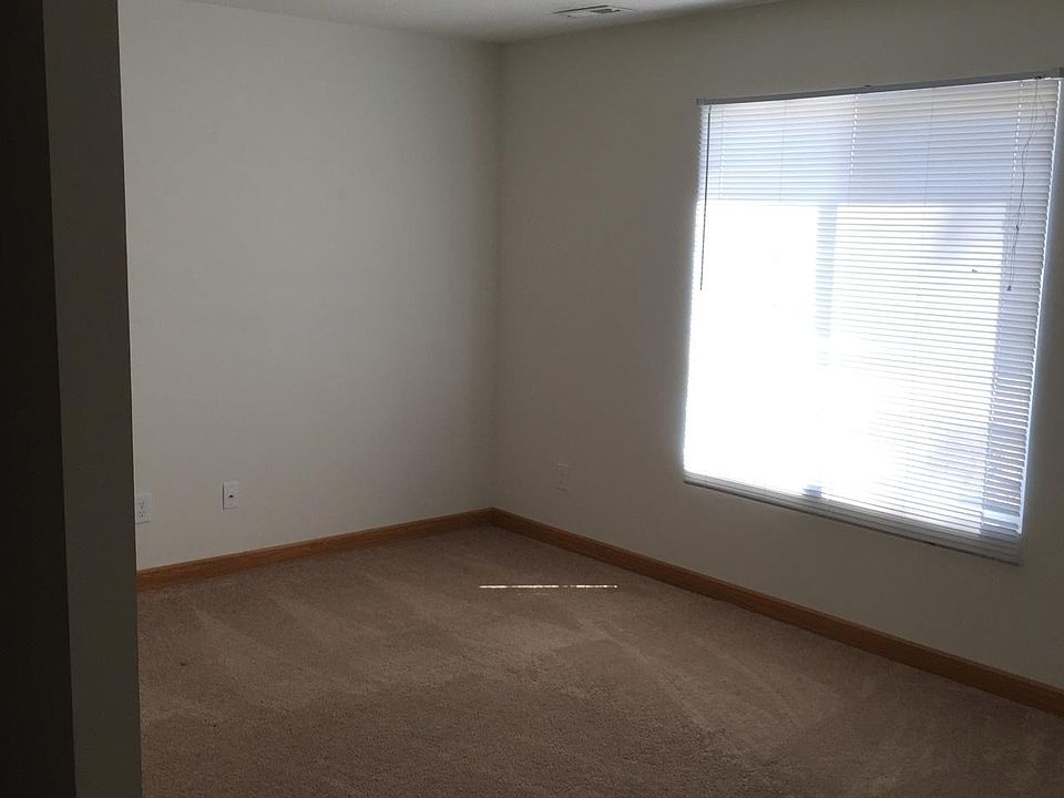 2nd image of 780 Maple St