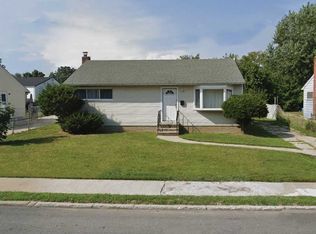 48 Benjoe Dr, Amityville, NY 11701
