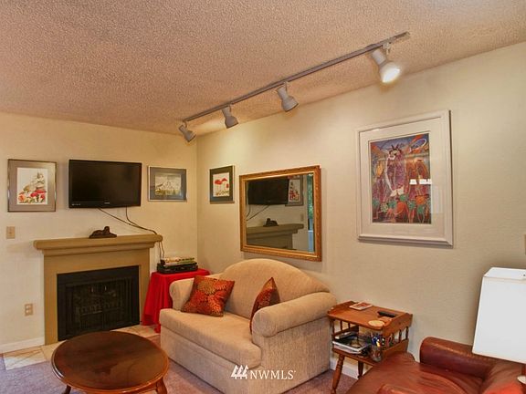 3rd image of 303 Kenyon Street NW