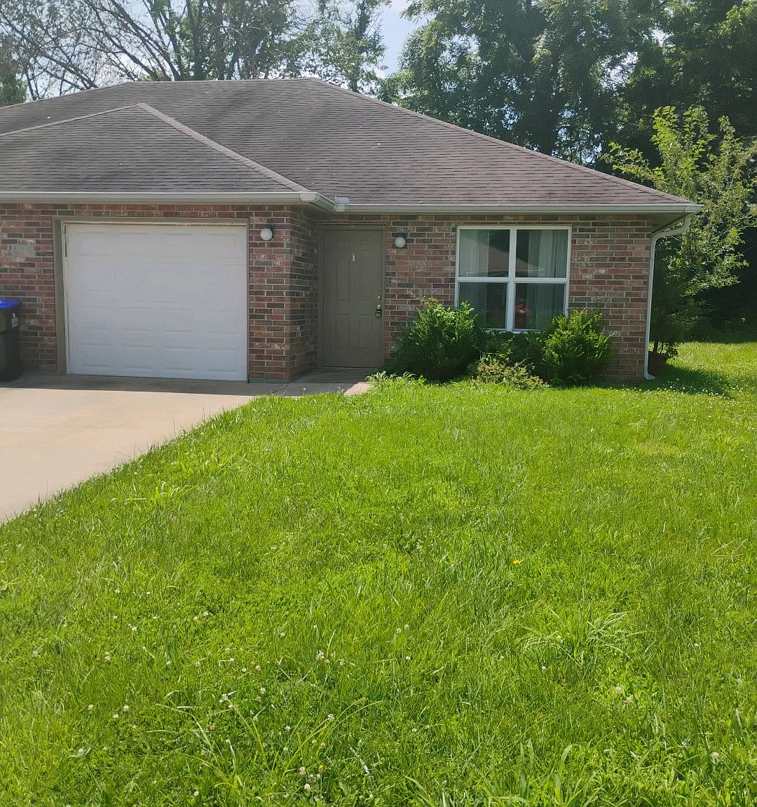 406 Blake Anthony Dr - B — Photo 1