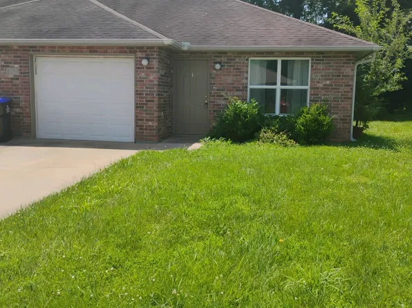 406 Blake Anthony Dr #B, Warrensburg, MO 64093