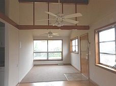 4th image of 910 Center Ave