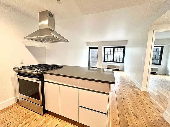 3rd image of 504 Myrtle Ave APT 2P