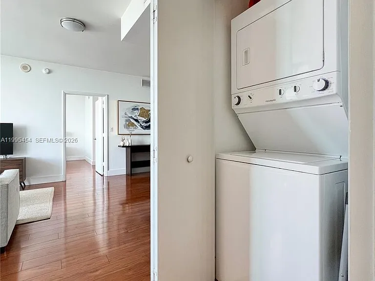 90 SW 3rd St #3806 — Photo 11