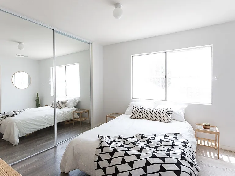 1815 E 2nd St #17 — Photo 11