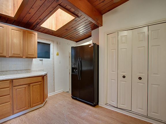 4th image of 531 Holford Dr