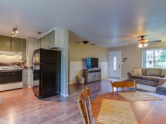 3rd image of 18038 Fair Oaks Dr