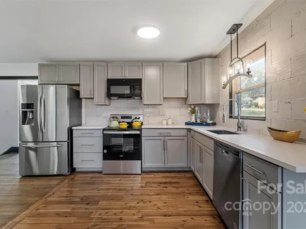 1424 Dean St, Charlotte, NC 28216