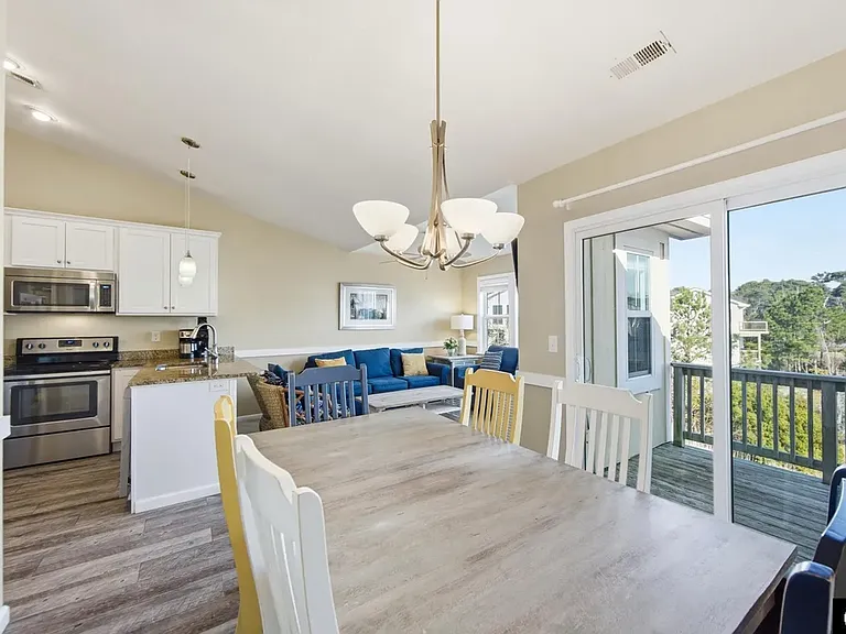 100 Lexington Ln #106-D — Photo 2