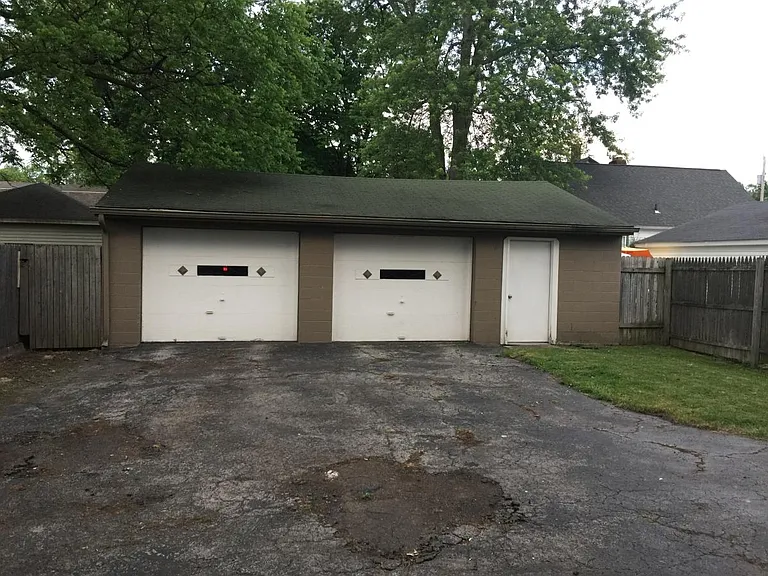 3 Car detached garage
