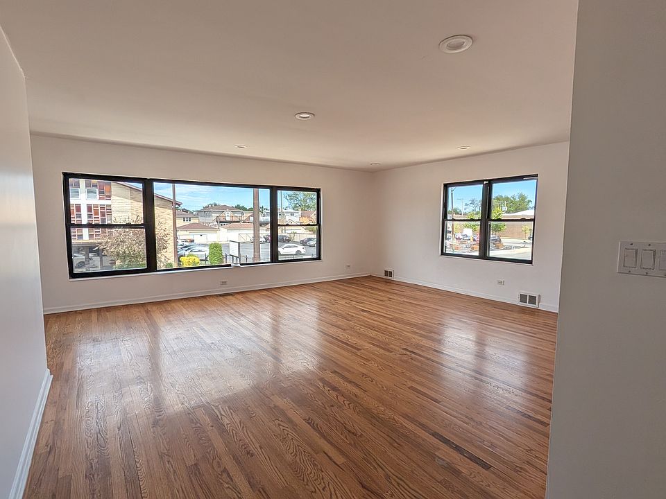 1st image of 6123 W Belmont Ave #2