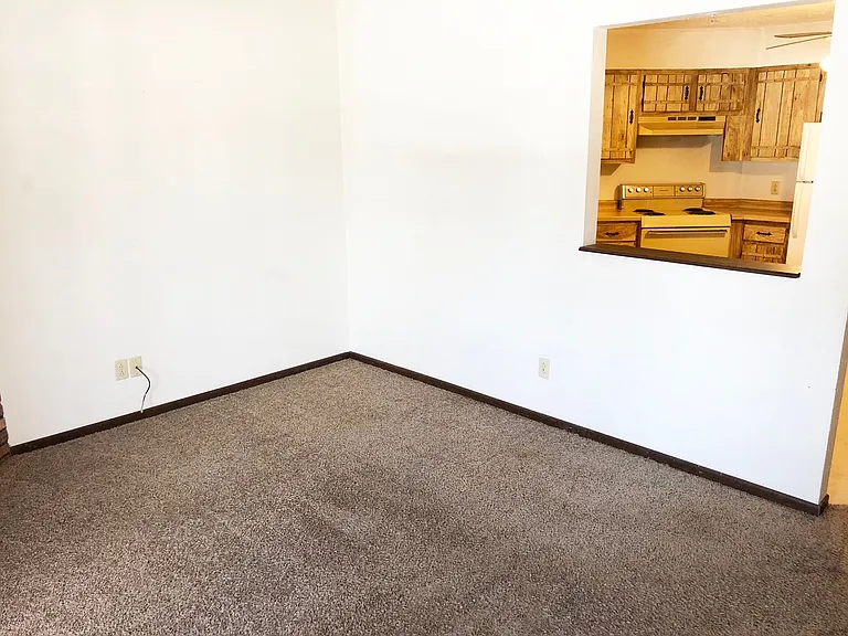 5402 Schmutzler St — Photo 5