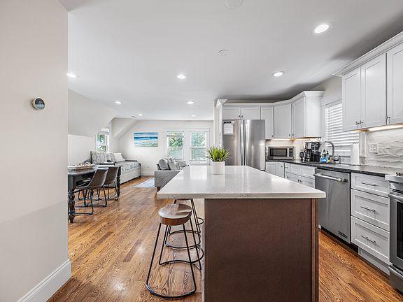 3rd image of 114 Moreland St #2