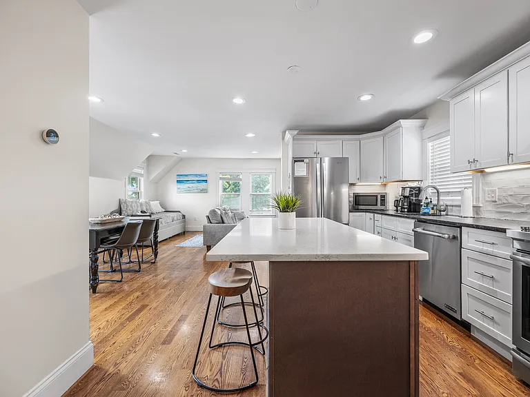 114 Moreland St #2 — Photo 3