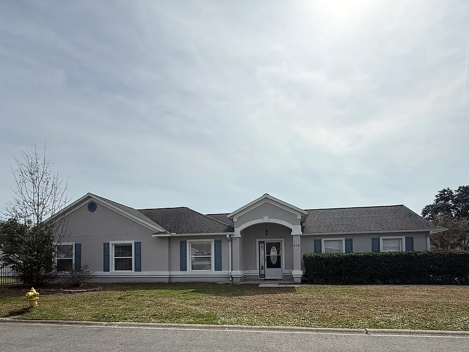 453 Island View Cir