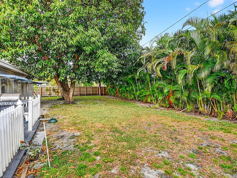 320 Riverdale Rd — Photo 42