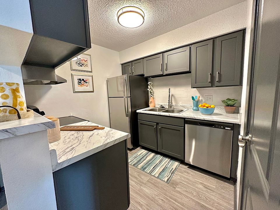 Fully Equipped Kitchen at Sandstone Apartments