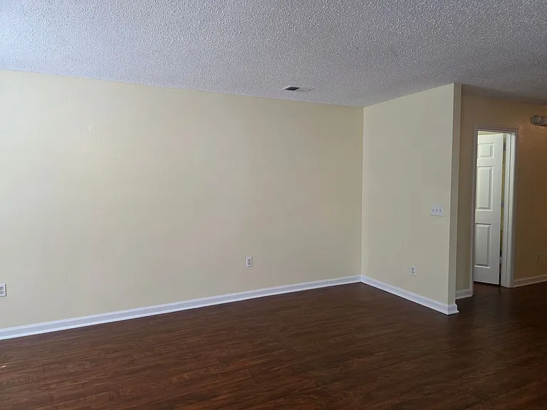 1118 Towne Park Dr — Photo 12