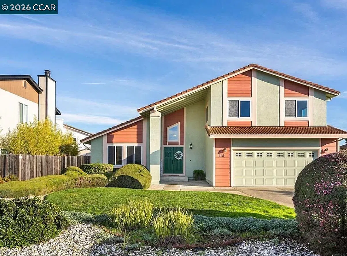 4 bed, 2328 sqft, $4,900 — Photo 1