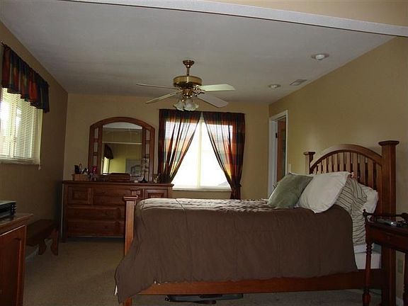 3rd image of 4843 Arrowhead Dr