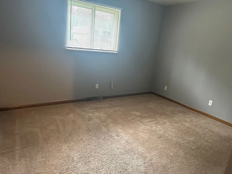 2110 Lexington Dr — Photo 4